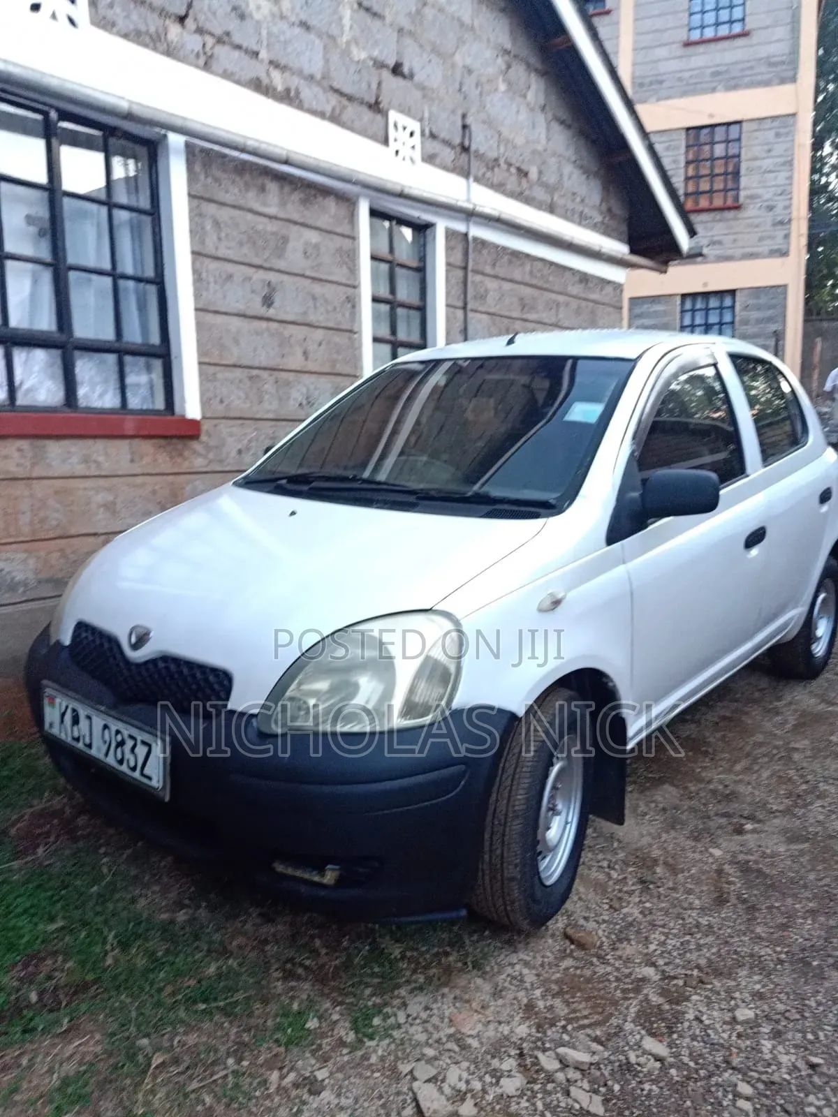 Toyota Vitz 2002 White