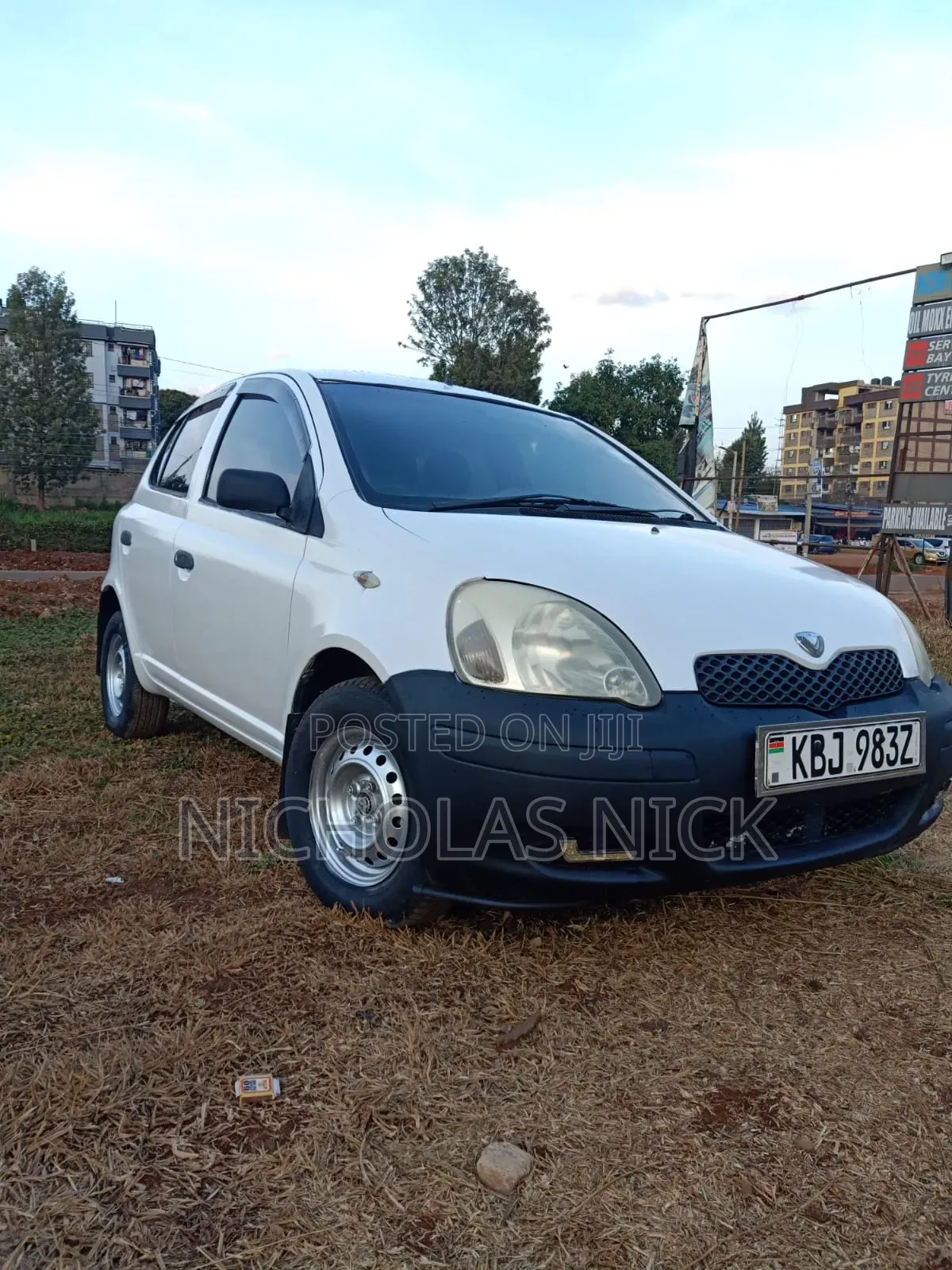 Toyota Vitz 2002 White