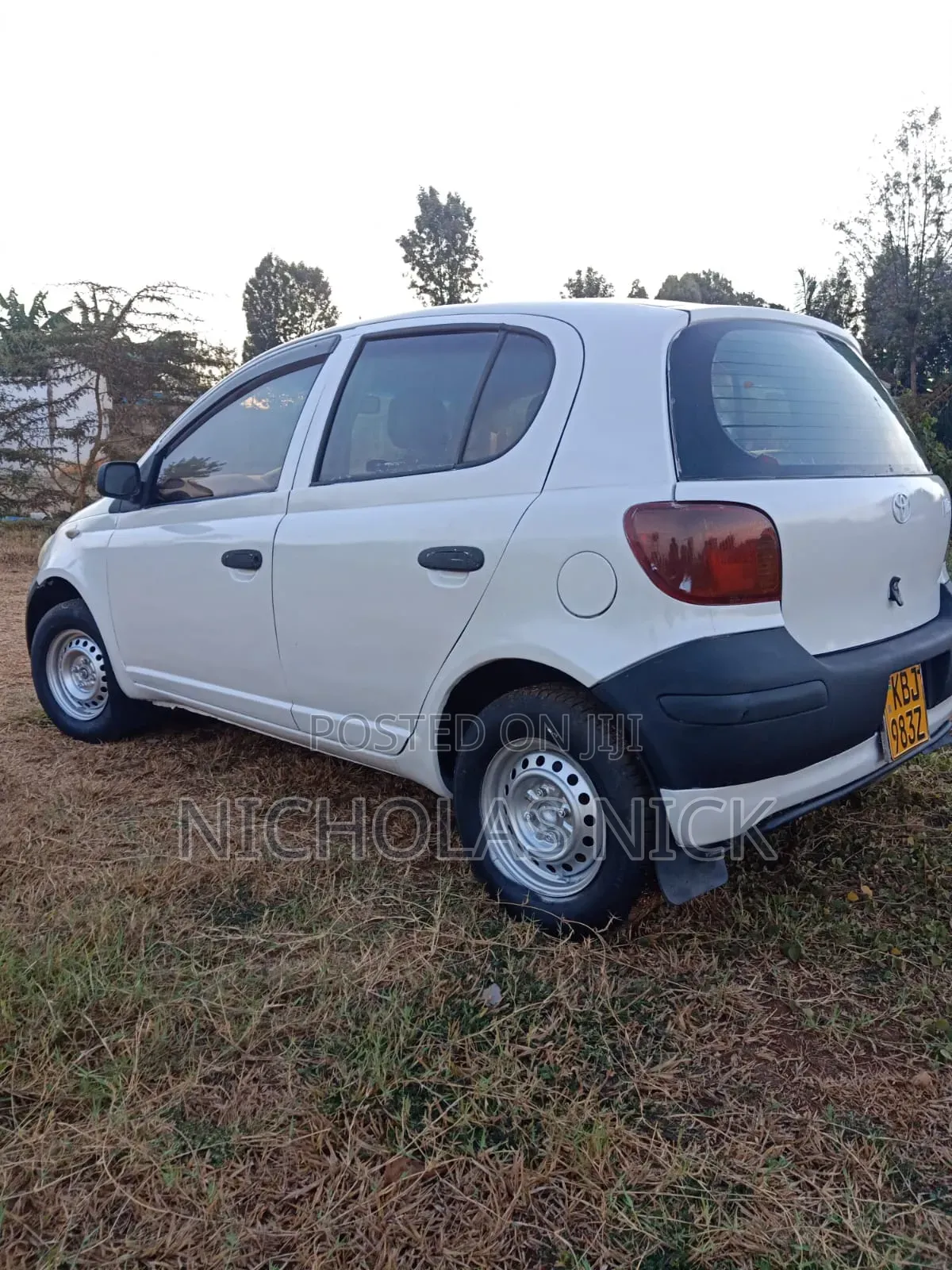 Toyota Vitz 2002 White