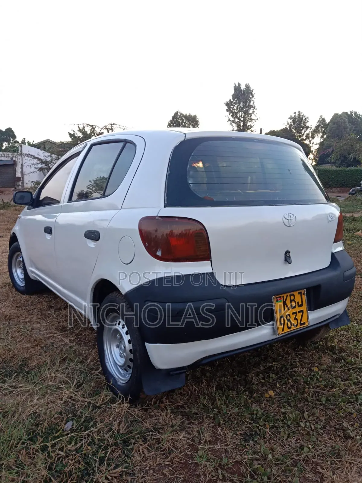 Toyota Vitz 2002 White