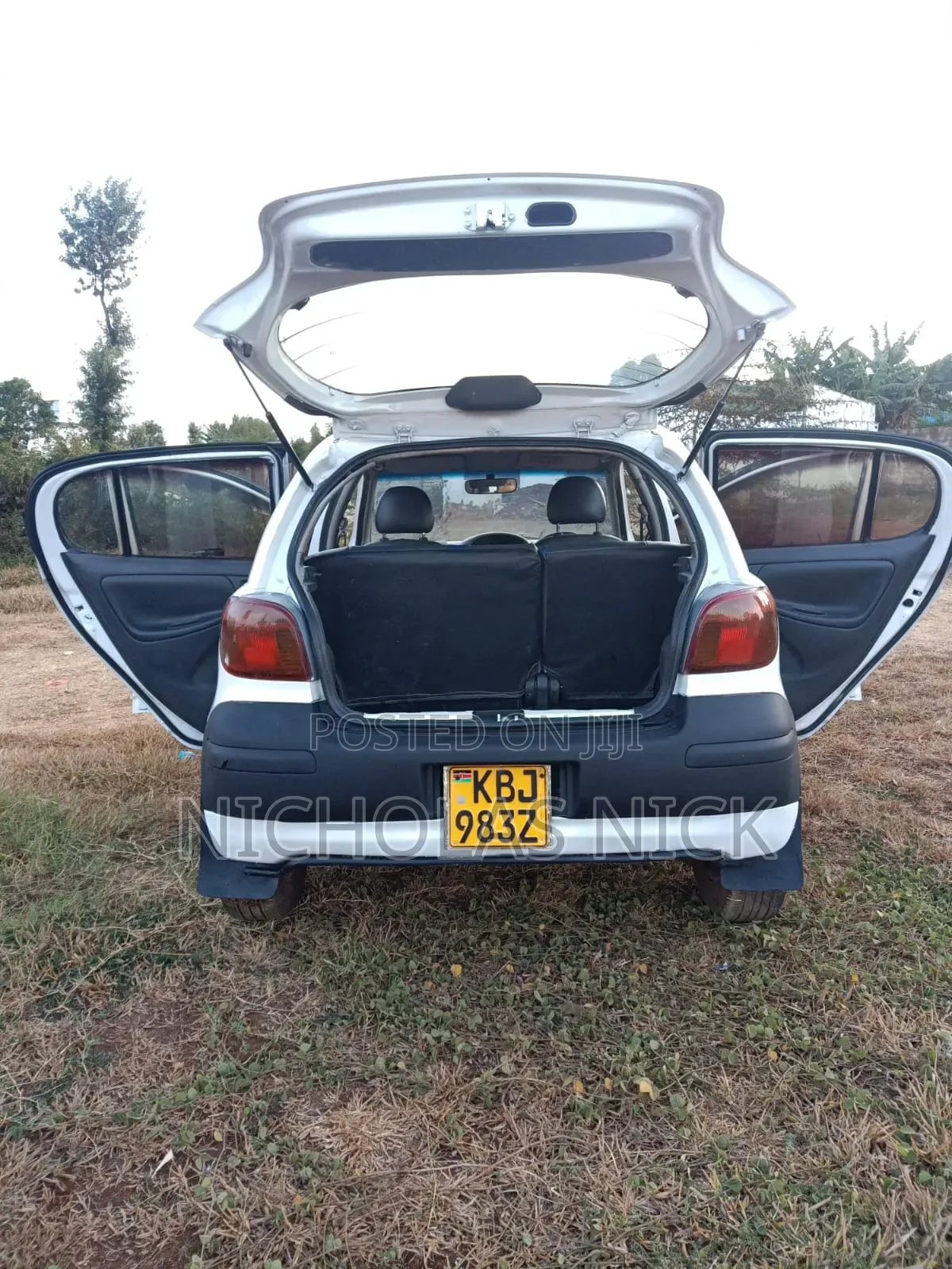 Toyota Vitz 2002 White