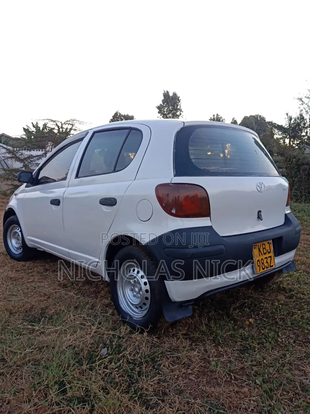 Toyota Vitz 2002 White