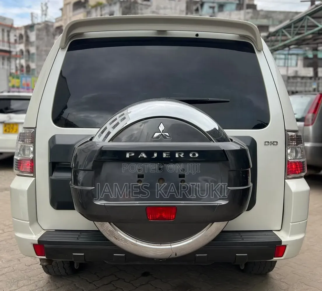 Mitsubishi Pajero 2011 White