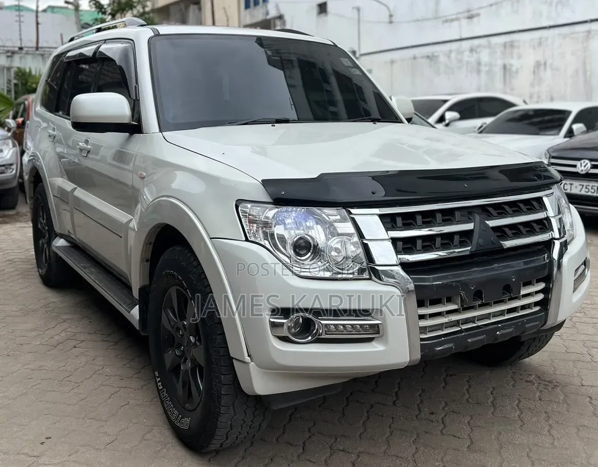 Mitsubishi Pajero 2011 White
