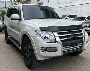 Mitsubishi Pajero 2011 White