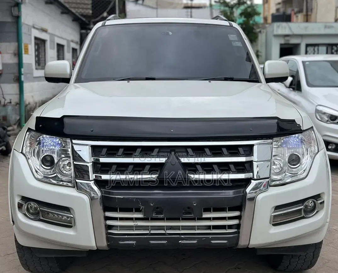 Mitsubishi Pajero 2011 White