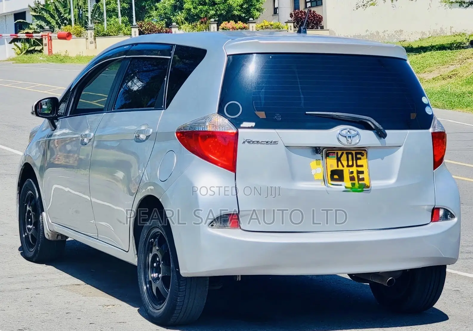 Toyota Ractis 2014 Silver