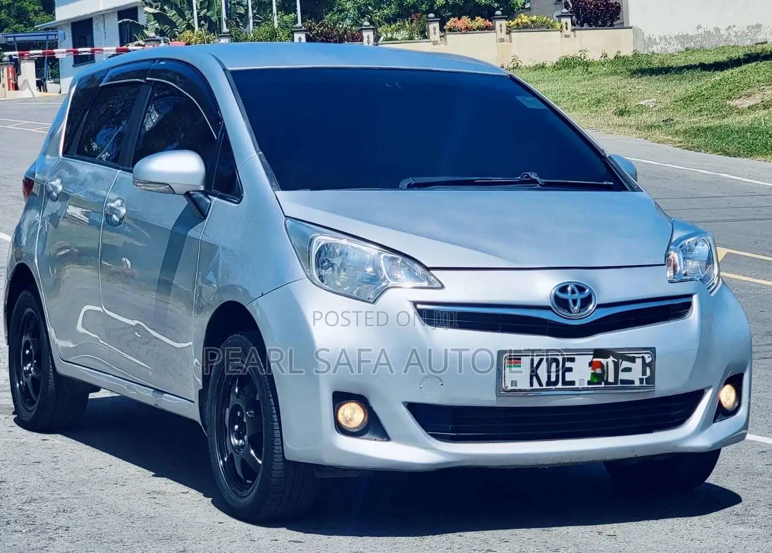 Toyota Ractis 2014 Silver