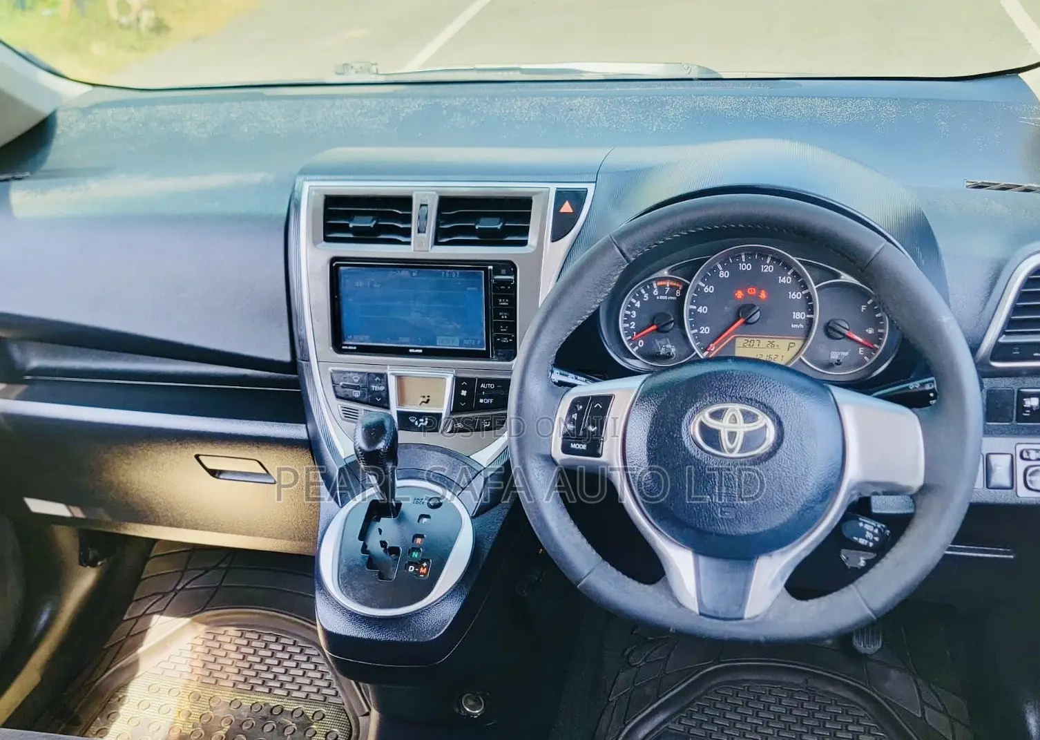 Toyota Ractis 2014 Silver