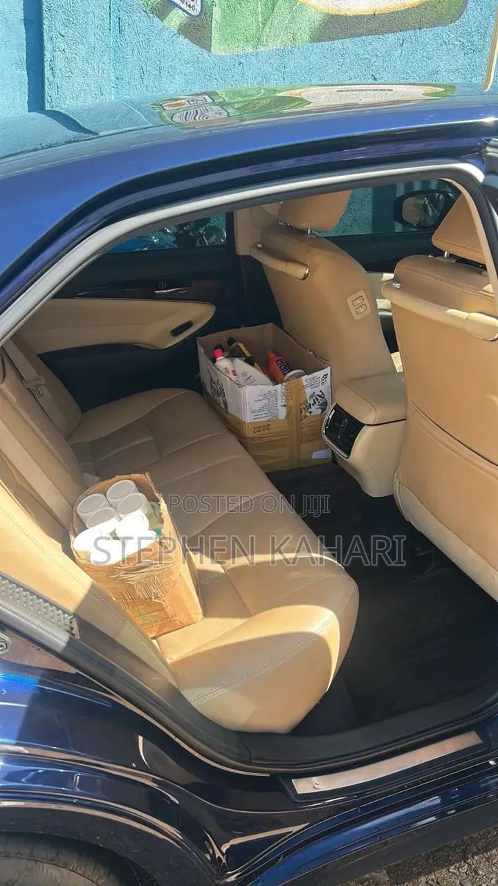 Toyota Crown 2018 Blue