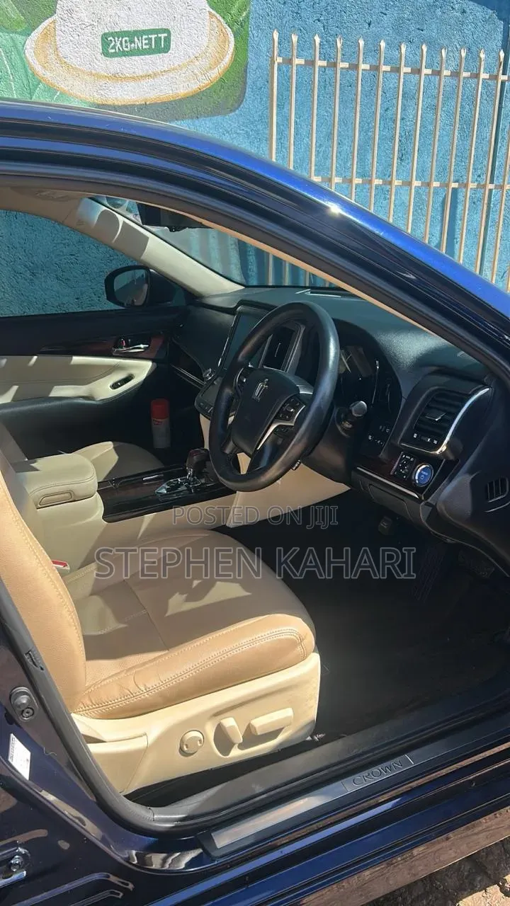 Toyota Crown 2018 Blue