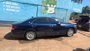 Toyota Crown 2018 Blue