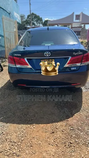 Toyota Crown 2018 Blue