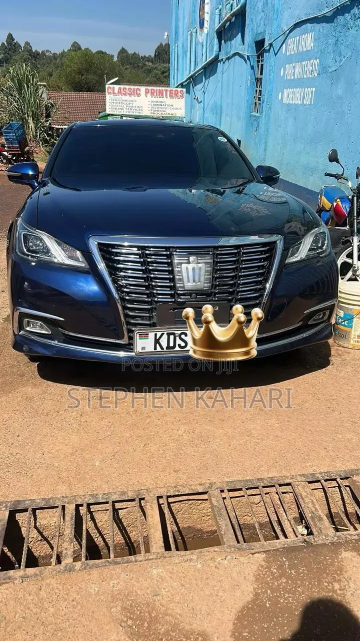 Toyota Crown 2018 Blue