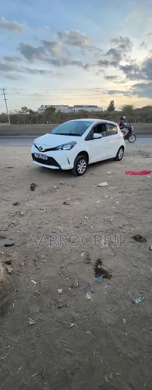 Toyota Vitz 2016 White