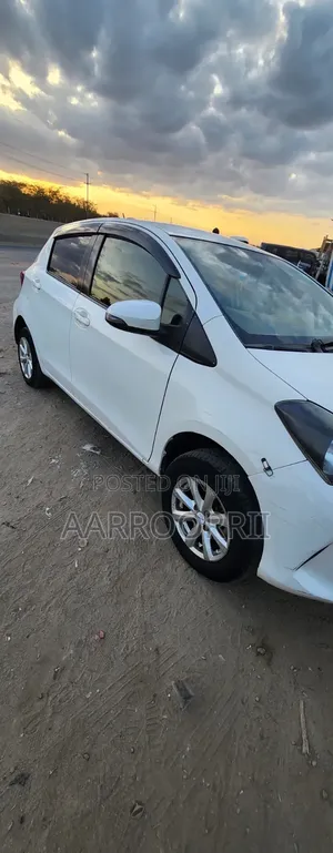 Toyota Vitz 2016 White