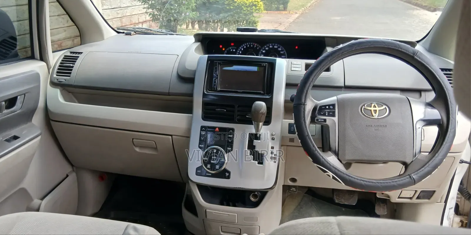 Toyota Noah 2012 White