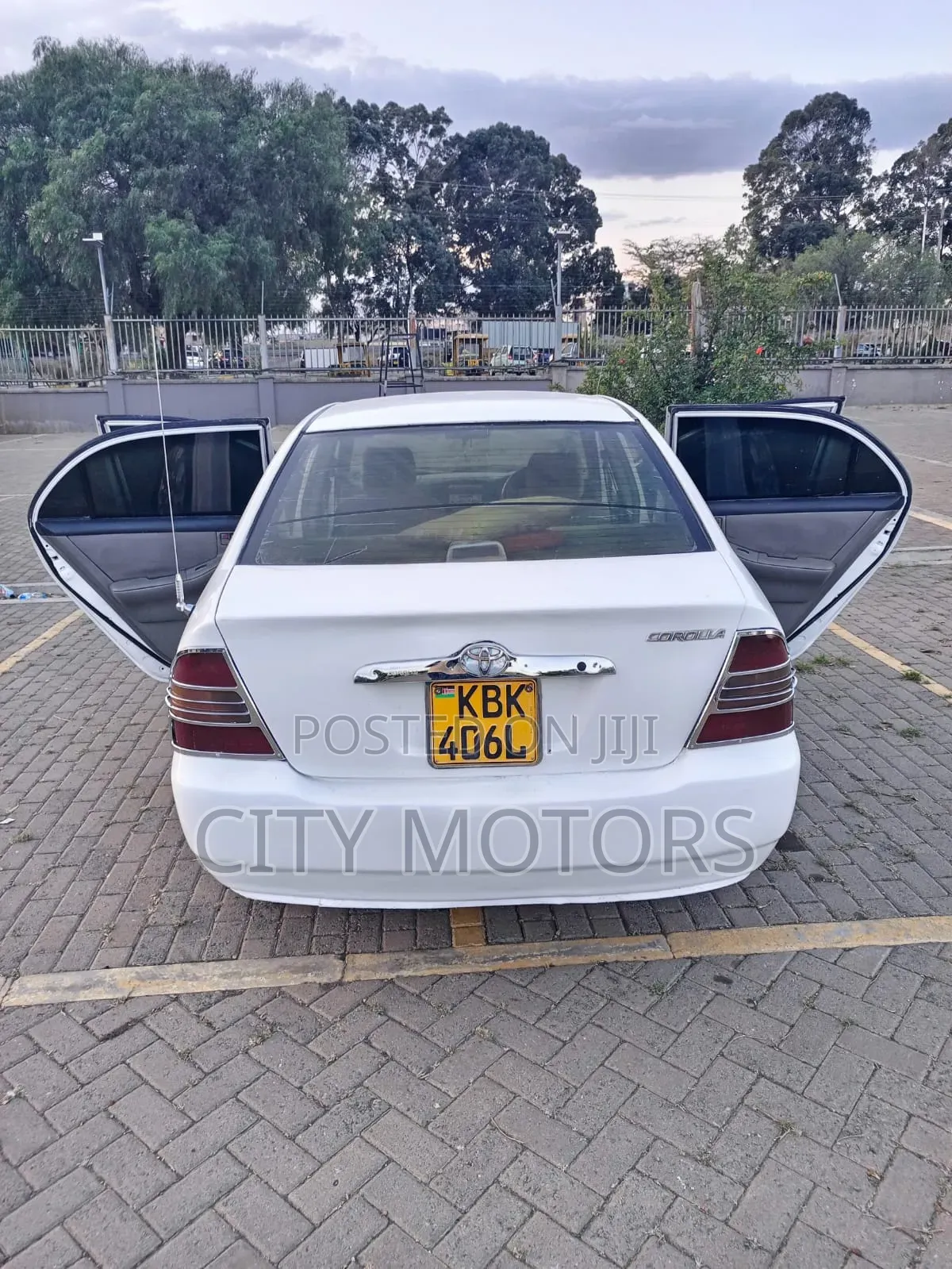 Toyota Corolla 1.5 Sedan Automatic 2002 White