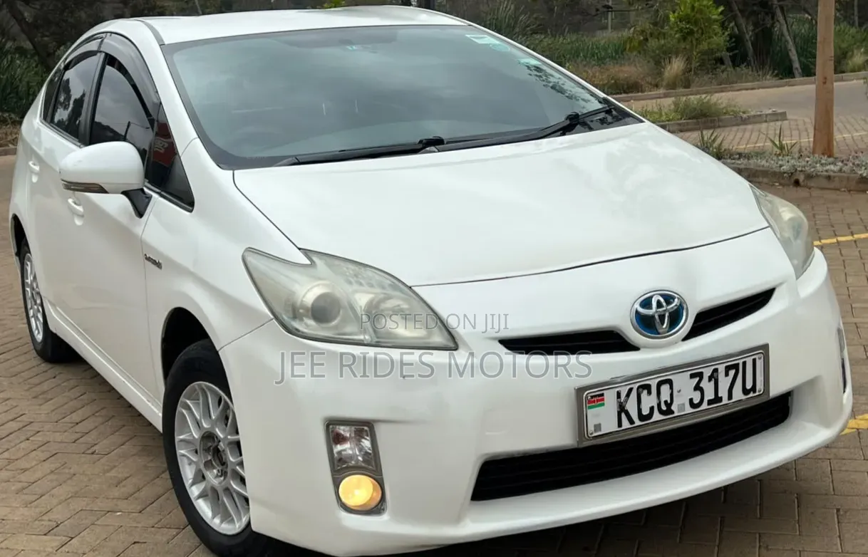 Toyota Prius Plug-In Hybrid 2012 White