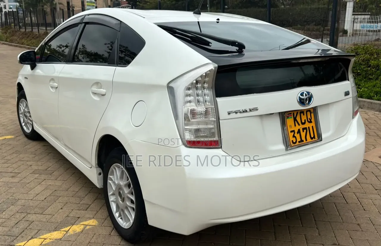 Toyota Prius Plug-In Hybrid 2012 White