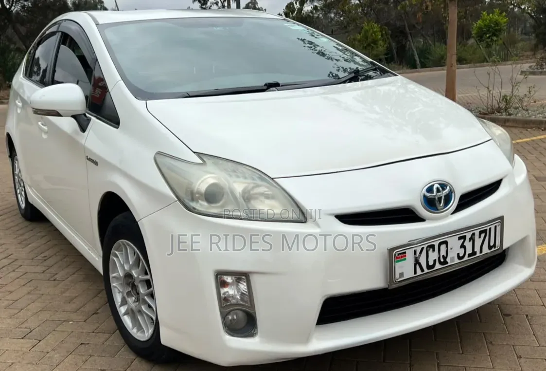Toyota Prius Plug-In Hybrid 2012 White