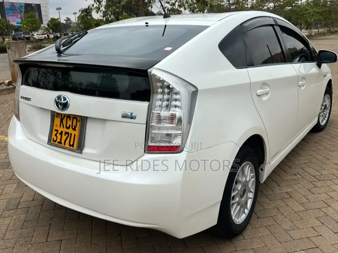 Toyota Prius Plug-In Hybrid 2012 White