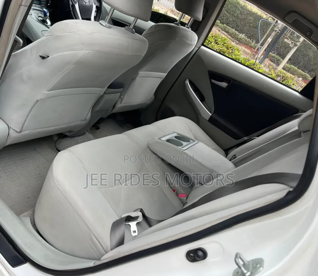 Toyota Prius Plug-In Hybrid 2012 White