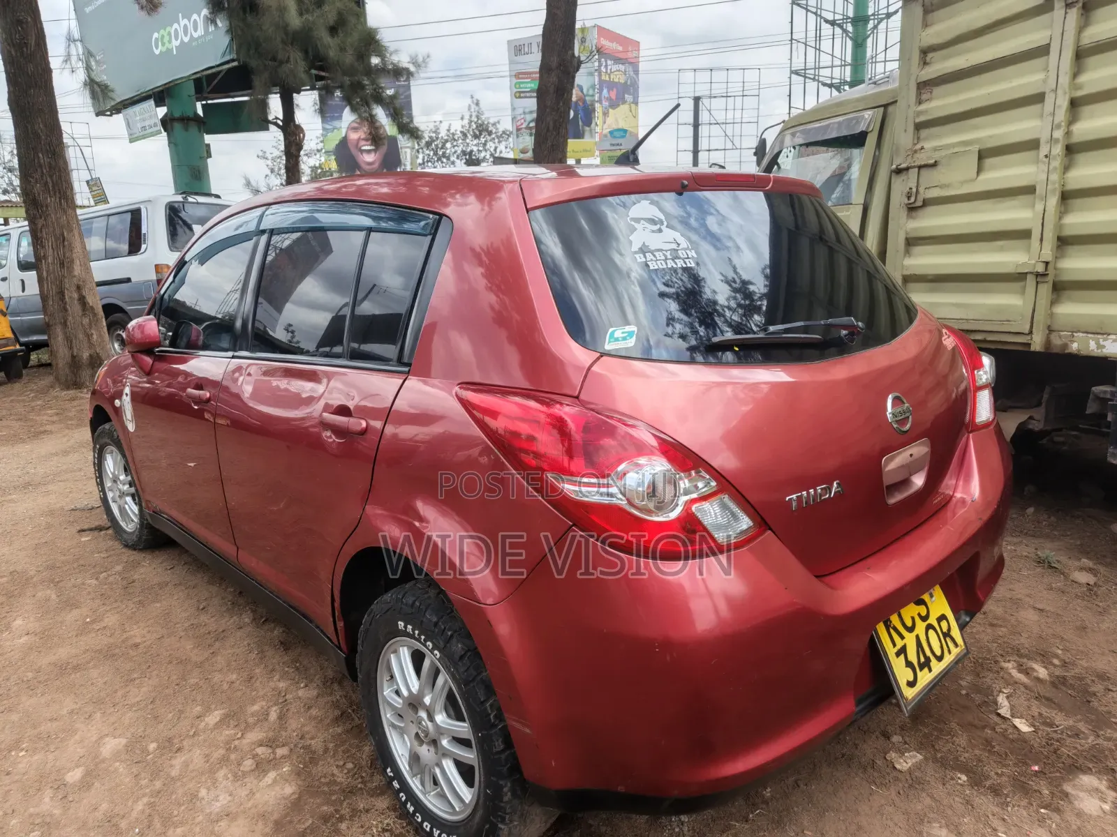 Nissan Tiida 2011 Red