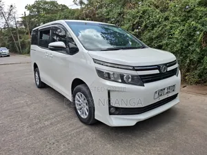 Toyota Noah 2.0 FWD (8 Seater) 2017 White