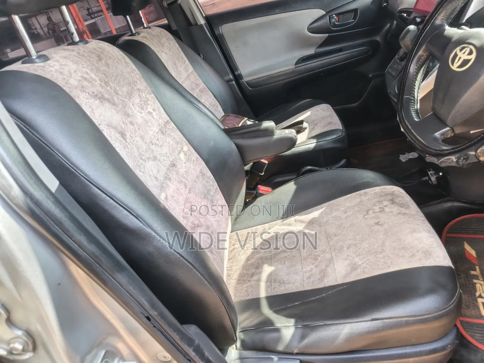 Toyota HiAce 2007 White