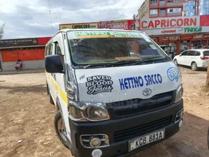 Toyota HiAce 2007 White