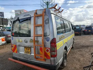 Toyota Grand HiAce 2002 White