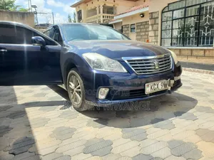 Toyota Crown 2016 Blue