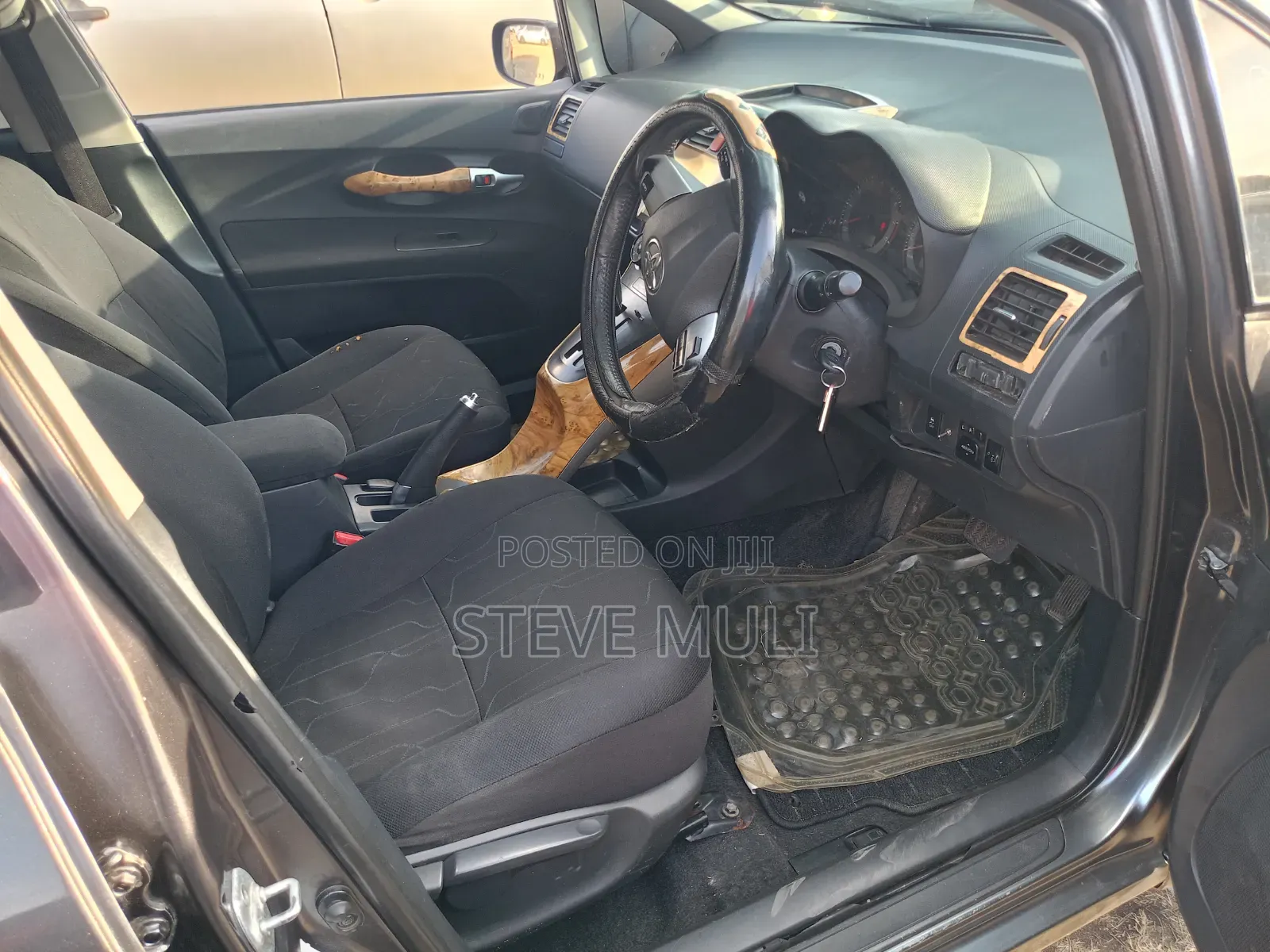 Toyota Auris 2011 Gray
