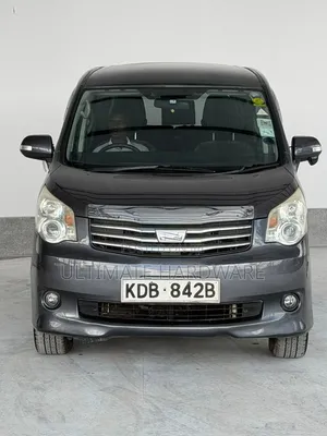 Toyota Noah 2.0 143hp AWD (7 Seater) 2013 Silver