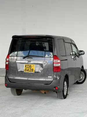 Toyota Noah 2.0 143hp AWD (7 Seater) 2013 Silver
