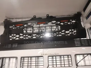 Front Grill Tyt Hiace 7l/9l 2010-2015 Wide With Led Indicator/Yellow