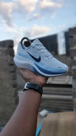 quality Unisex Nike Vomero Plus Sneakers