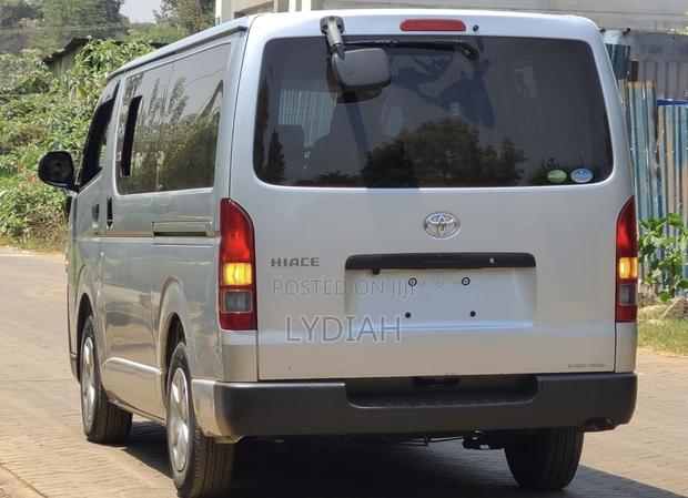 Toyota HiAce 2019 Silver - thumbnail 8