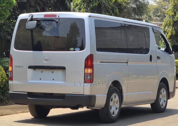 Toyota HiAce 2019 Silver - thumbnail 3
