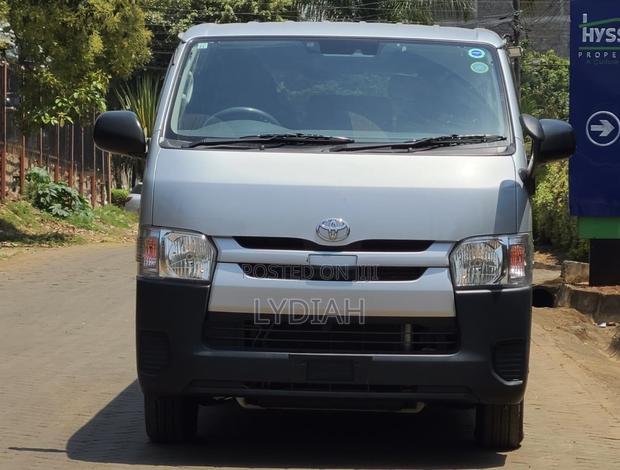 Toyota HiAce 2019 Silver - main view