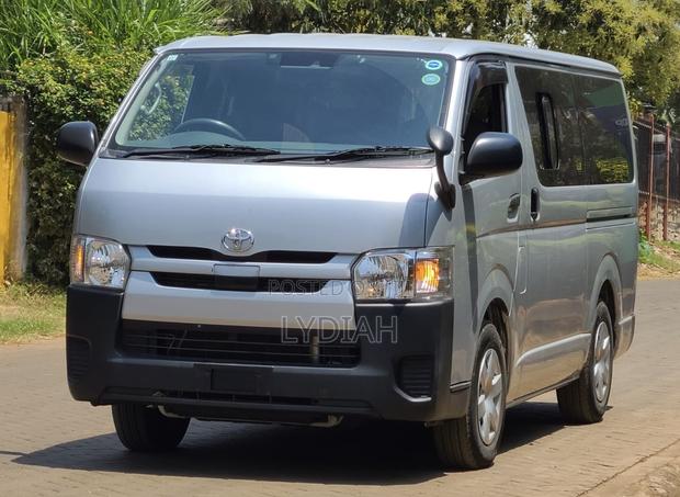 Toyota HiAce 2019 Silver - thumbnail 2
