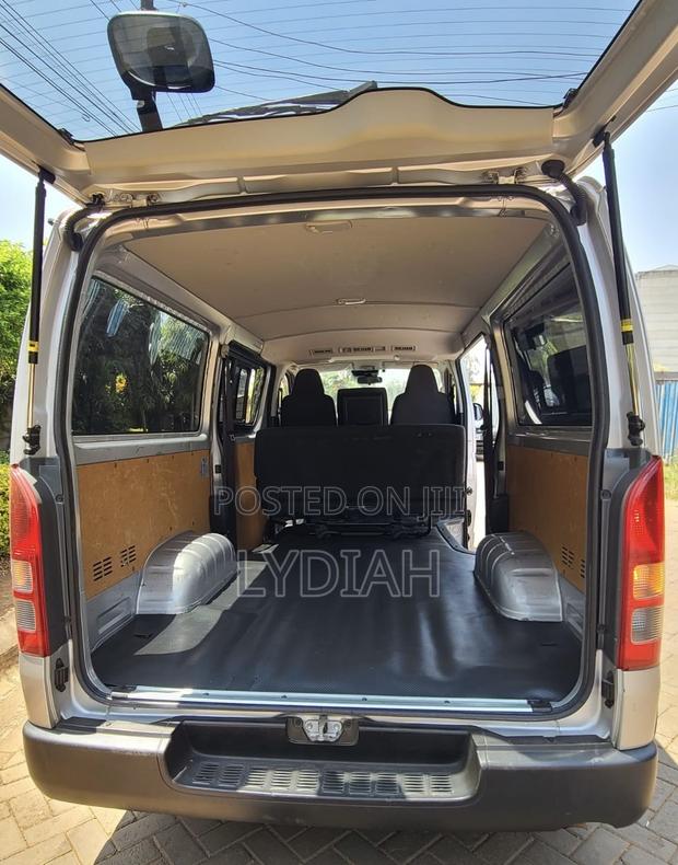 Toyota HiAce 2019 Silver - thumbnail 6