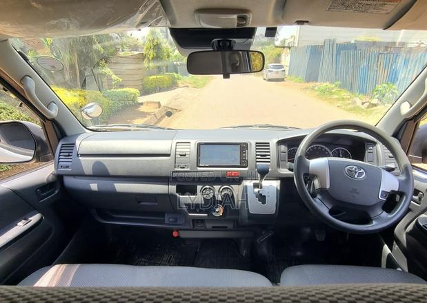 Toyota HiAce 2019 Silver - thumbnail 7