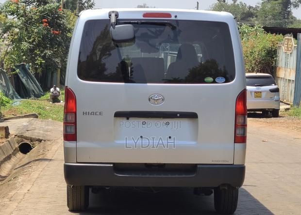 Toyota HiAce 2019 Silver - thumbnail 9