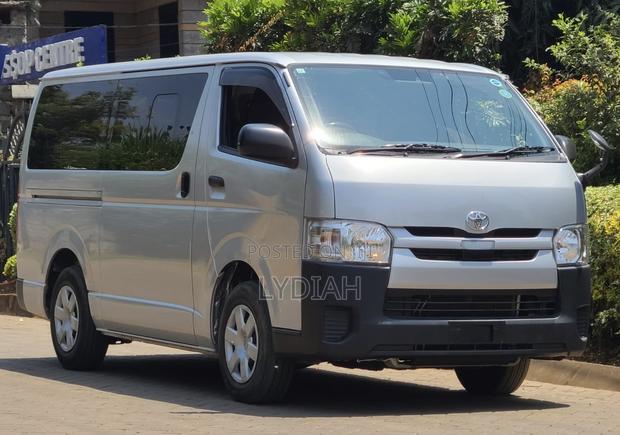 Toyota HiAce 2019 Silver - thumbnail 5