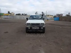 Toyota Hilux 2.5 Cab 2005 White