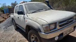 Toyota Hilux 2.5 Cab 2005 White