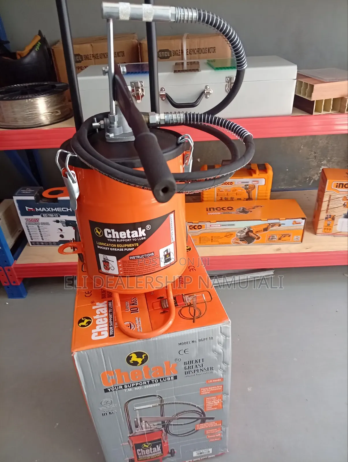 Manual Grease Pump With Wheeled Bucket for Workshop Use
