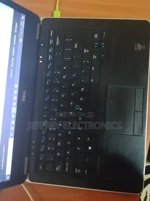 Laptop Dell Latitude E7240 12GB Intel Core i7 SSD 256GB